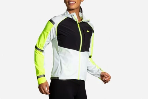 Brooks Women's Carbonite Jacket - Icy Grey/Black/Nightlife (221493030) -Running Sports Store 221493 030 MA Carbonite Jacket scaled