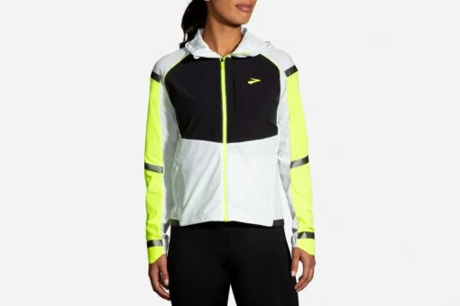 Brooks Women's Carbonite Jacket - Icy Grey/Black/Nightlife (221493030) -Running Sports Store 221493 030 MF Carbonite Jacket scaled